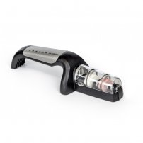 Håll skärpan på topp i köket med Globals våtslip med två slipshjul.